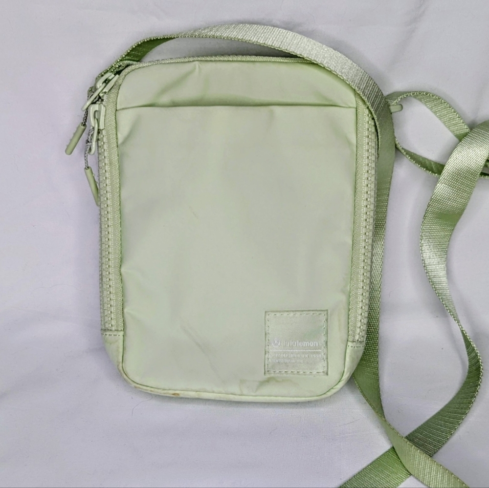 Lululemon Easy Access Crossbody Bag in Kohlrabi Green